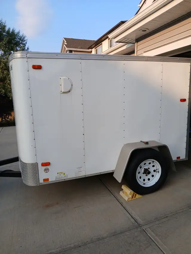 Flooring equipment and trailer - Photo 2