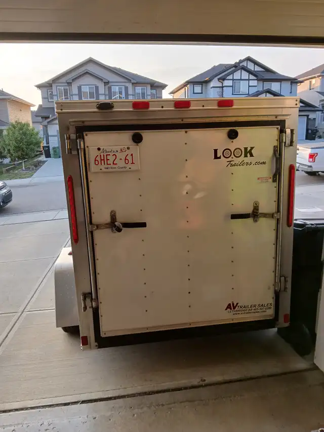 Flooring equipment and trailer - Photo 3