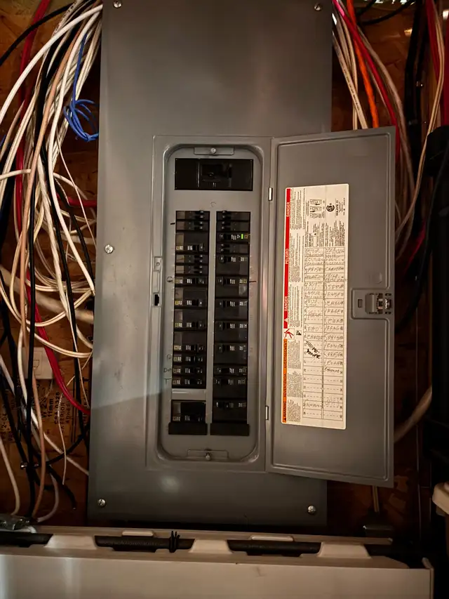 Installation Borne Recharge VÉ — 1 295$ (Subvention 600$ ) - Photo 6