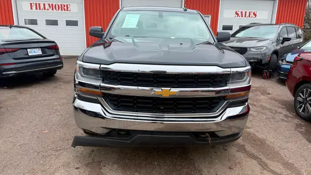 2018 Chev Silverado Crew Cab 4x4 - Photo 2
