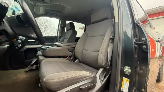 2018 Chev Silverado Crew Cab 4x4 - Photo 7