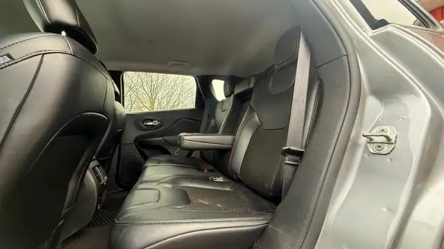 2022 Jeep Cherokee Trailhawk 4x4 - Photo 8