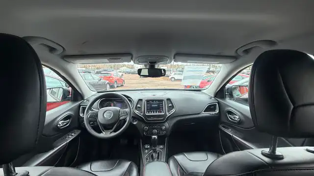 2022 Jeep Cherokee Trailhawk 4x4 - Photo 9