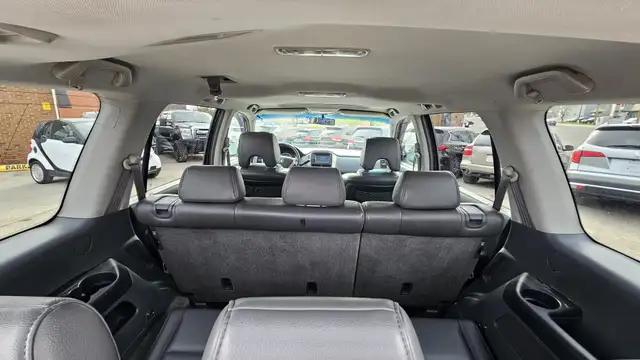 This Sport Utility Vehicle (SUV)/Multi-Purpose Vehicle (MPV) pow - Photo 7