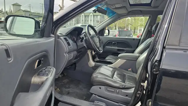 This Sport Utility Vehicle (SUV)/Multi-Purpose Vehicle (MPV) pow - Photo 13