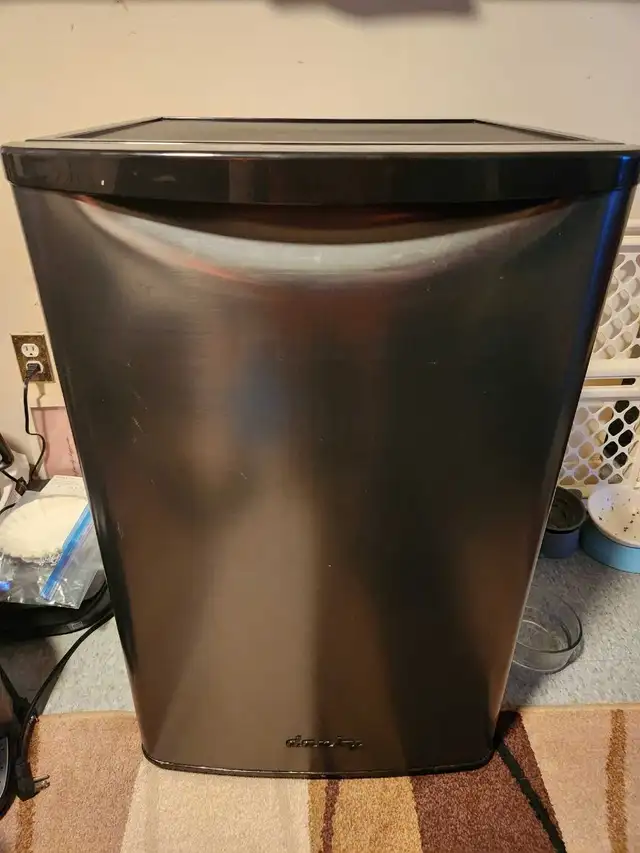LARGE BAR FRIDGE BOWMANVILLE