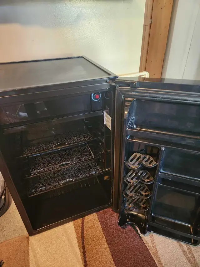 LARGE BAR FRIDGE BOWMANVILLE - Photo 5