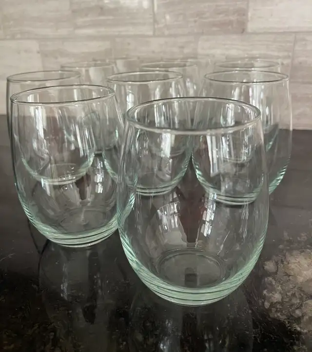 Set of 8 Stemless Wine Glasses – Modern Style – Like New - Photo 3