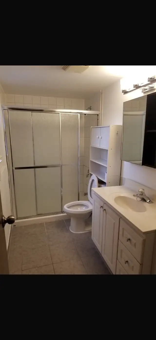 $2350 / 2 BEDROOM APARTMENT (DUNDAS & DOVERCOURT) - Photo 6