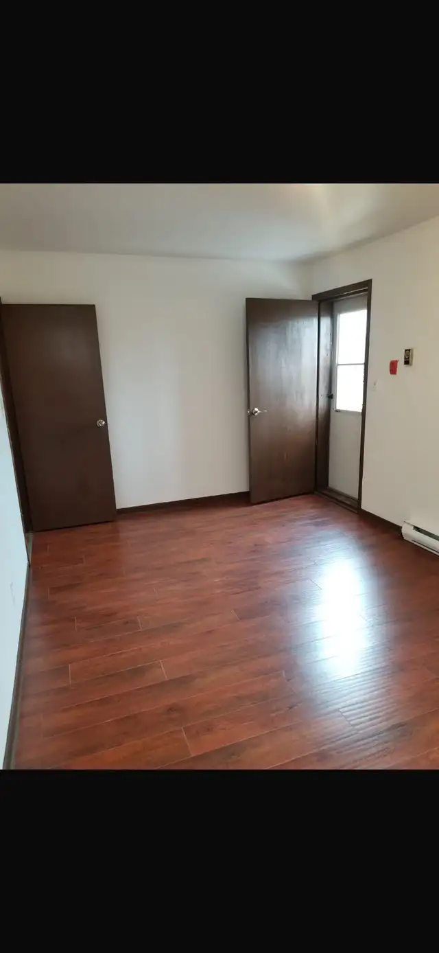 $2350 / 2 BEDROOM APARTMENT (DUNDAS & DOVERCOURT) - Photo 9