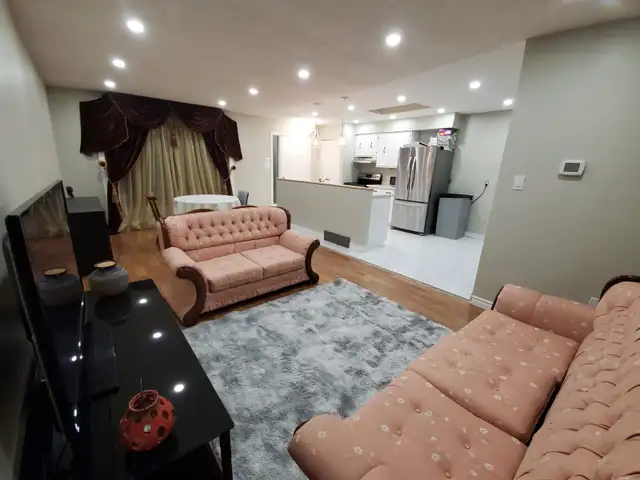Private Bedroom For Rent - White Oaks - Photo 2