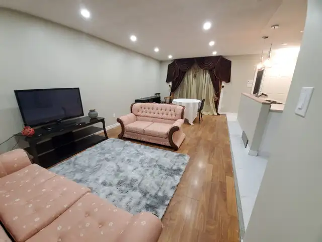 Private Bedroom For Rent - White Oaks - Photo 3