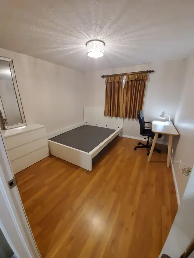 Private Bedroom For Rent - White Oaks - Photo 6