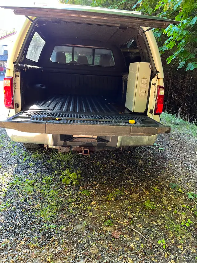 2011 ford f250 XLT super duty crew cab