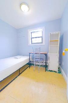 Clean & Quiet Bedroom  – All Utilities Included  (West) - Photo 2