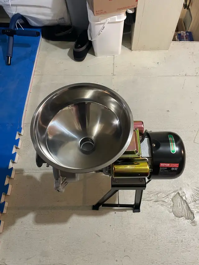 Vector Grain Grinder - Photo 2