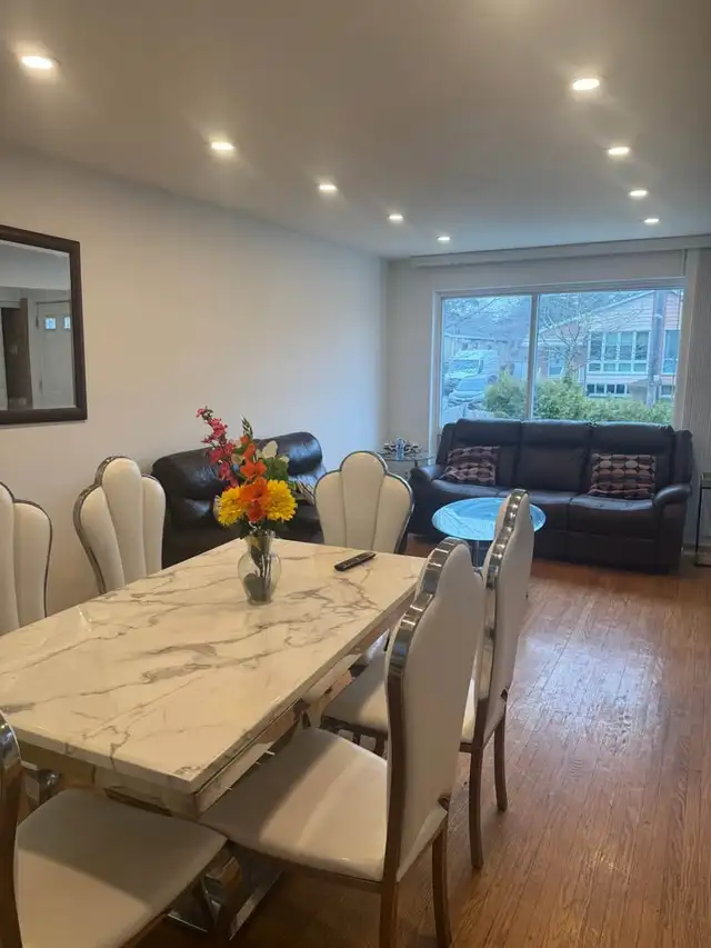 Beautiful 3BR House – Renovated – Kennedy/Eglinton - Photo 3