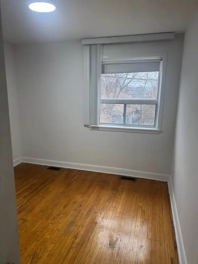 Beautiful 3BR House – Renovated – Kennedy/Eglinton - Photo 8