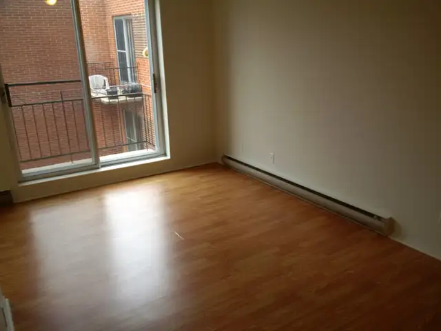 Logement beau 4 1/2 à louer Montréal , tranquille,stationnement - Photo 6