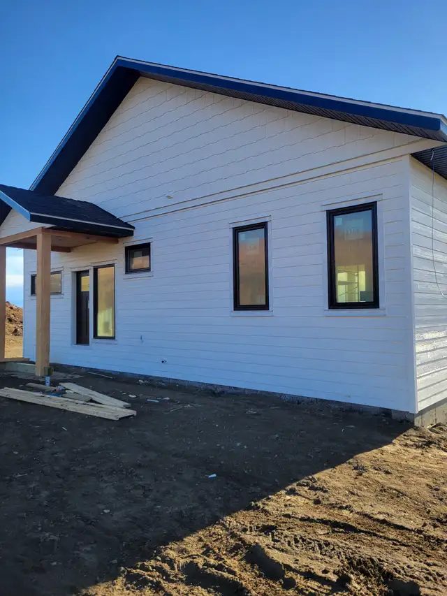 hiring siding installers and labourers - Photo 4