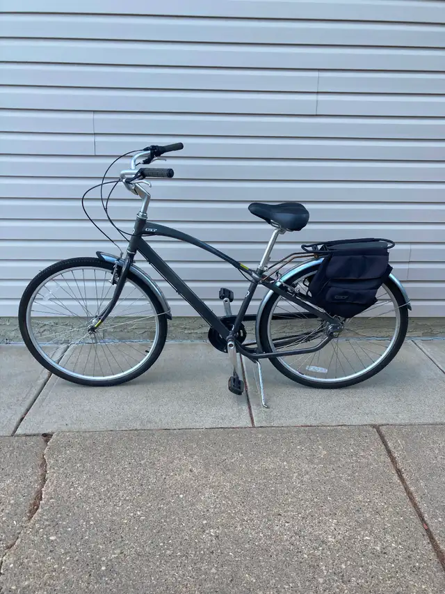 GT Aerostream 28 inch wheel 3 gear cruiser bike with saddle bags