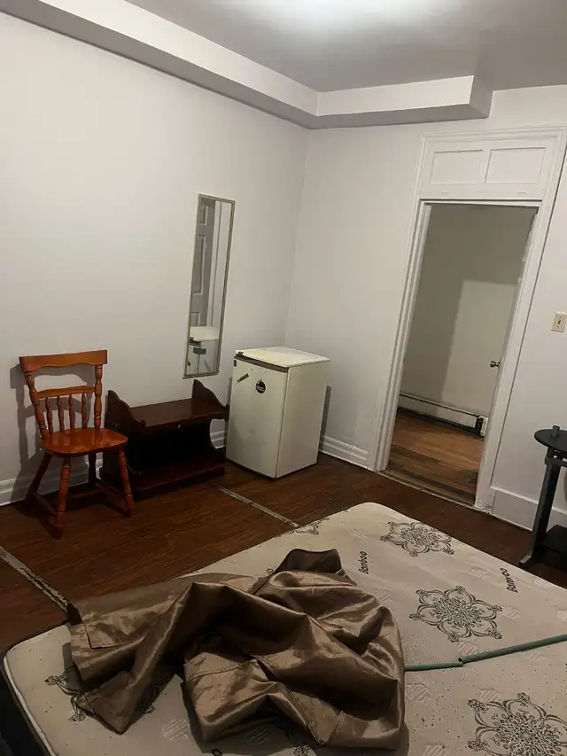 Big Room for rent 144 sqft. - Photo 3