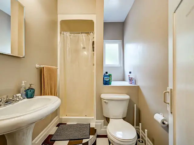 JULY 1st – 4 Bdrms. ALL Utl Incl-Bloor/St. George/Annex/U of T - Photo 8