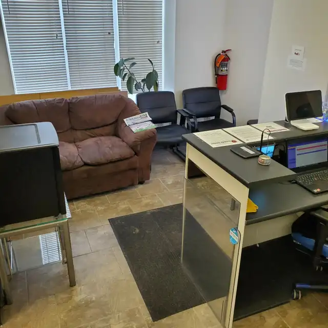 Office Space Inside Computer Shop For Cell/Tablet Repair/Sales - Photo 3