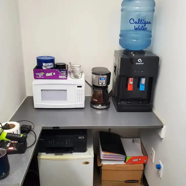 Office Space Inside Computer Shop For Cell/Tablet Repair/Sales - Photo 8