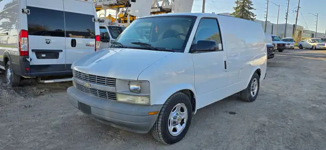 2005 Chevrolet Astro Cargo Van - V6 4.3L - Shelving - 149000km's
