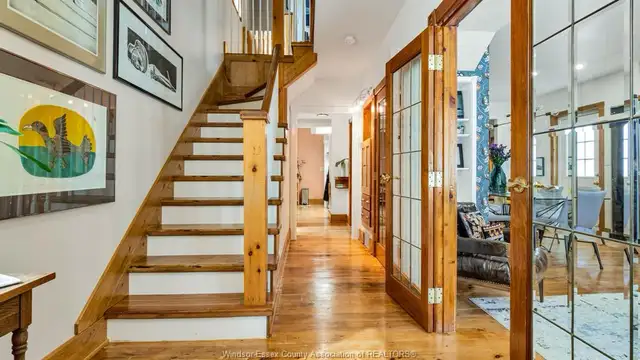 Rooms available in beautiful downtown Windsor home