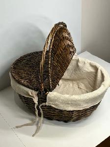 Lovely Woven Picnic Basket w/ Interior Lining - Photo 2
