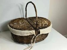 Lovely Woven Picnic Basket w/ Interior Lining - Photo 5