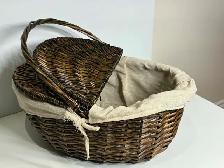 Lovely Woven Picnic Basket w/ Interior Lining - Photo 6