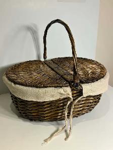 Lovely Woven Picnic Basket w/ Interior Lining - Photo 8