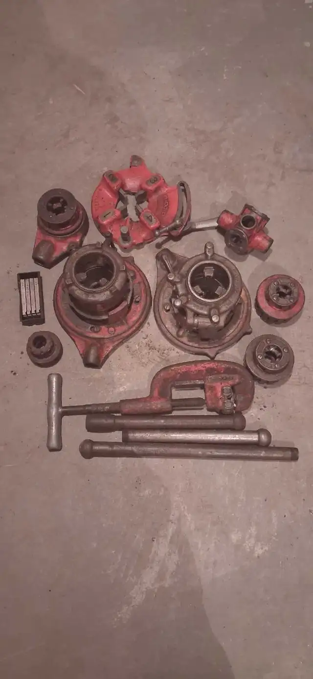 Ridgid 300 Pipe Threader - Photo 2