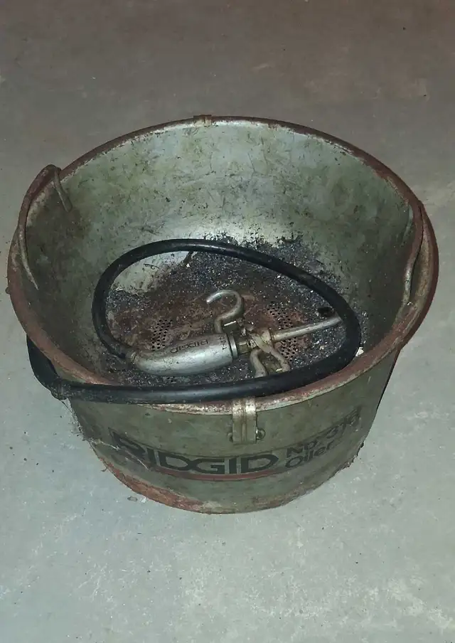 Ridgid 300 Pipe Threader - Photo 3