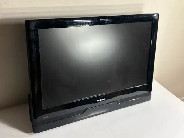 Toshiba 26" LCD HD TV — Clean & Ready to Use