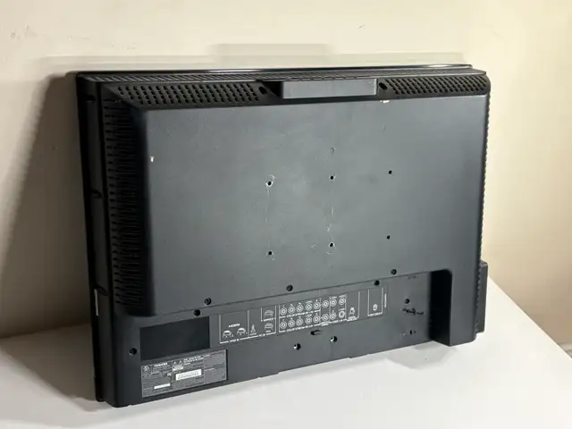 Toshiba 26" LCD HD TV — Clean & Ready to Use - Photo 2