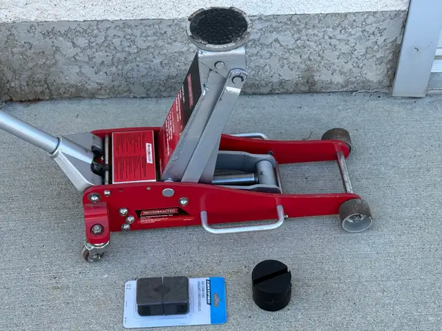 FLOOR JACK—3 TON-