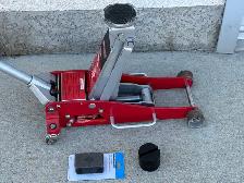 FLOOR JACK—3 TON-