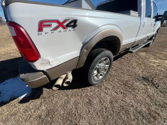 2011 Ford F350 King Ranch 6.7 4x4 PARTS TRUCK - Photo 3