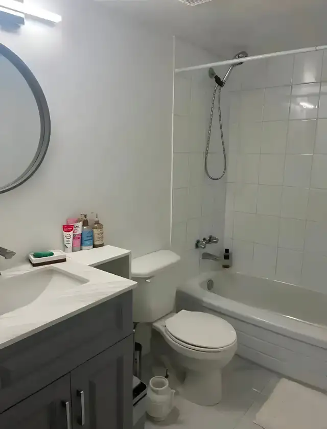 Furnished Room for Single Female near Humber College & Finch LRT - Photo 2