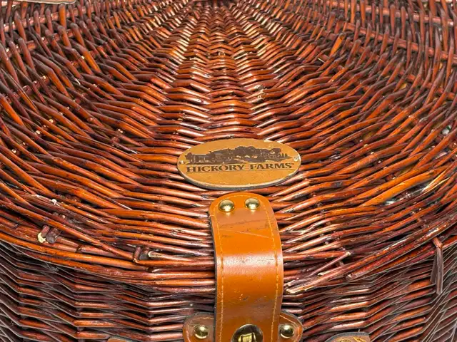 Hickory Farms Wicker Picnic Basket w/ Leather Hardware - Photo 3