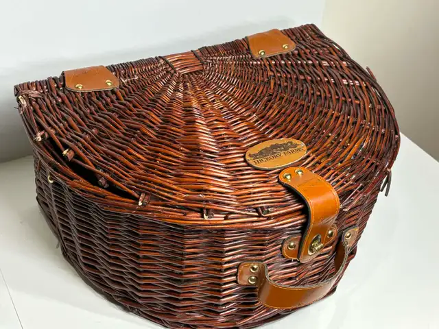 Hickory Farms Wicker Picnic Basket w/ Leather Hardware - Photo 4