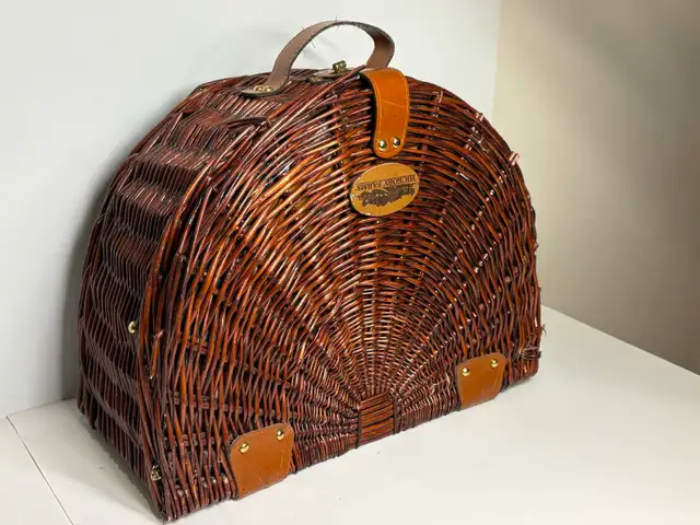 Hickory Farms Wicker Picnic Basket w/ Leather Hardware - Photo 6