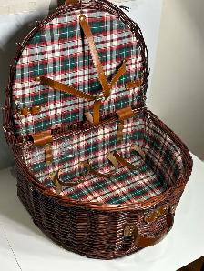 Hickory Farms Wicker Picnic Basket w/ Leather Hardware - Photo 8