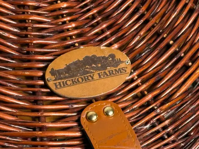 Hickory Farms Wicker Picnic Basket w/ Leather Hardware - Photo 9