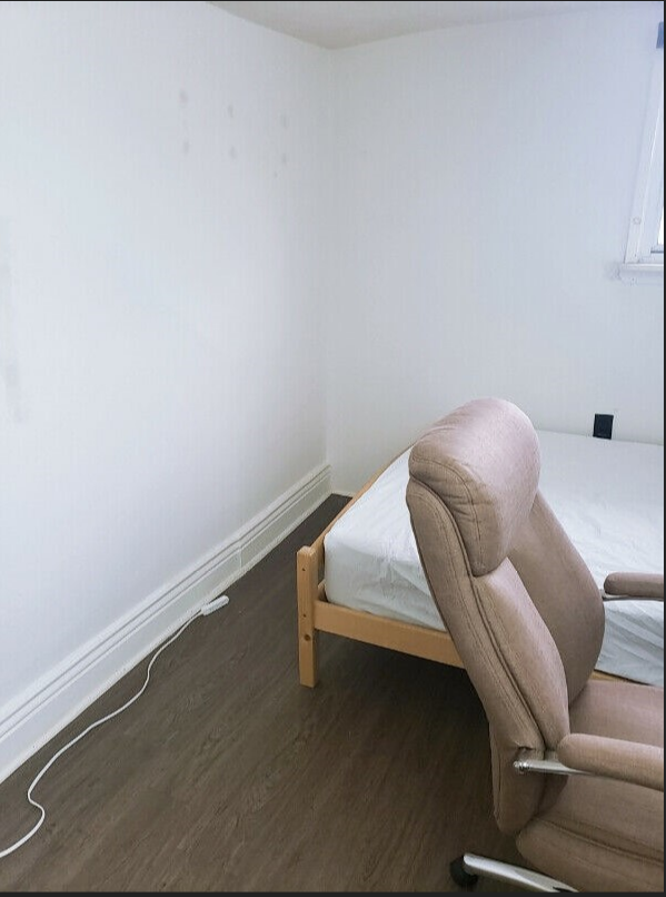 Downtown TORONTO – Broadview and Dundas E Private Room for Rent - Photo 2
