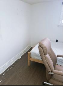 Downtown TORONTO – Broadview and Dundas E Private Room for Rent - Photo 2